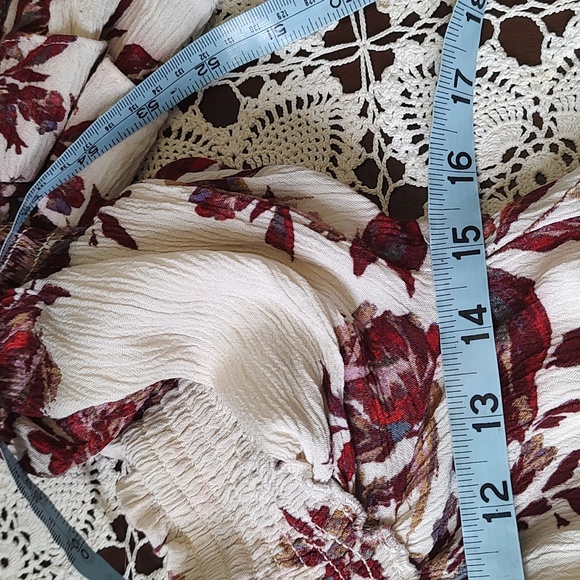 Miss Me Mini Dress Cream Red Berry Floral Bell Steeve SZ: Small - Picture 9 of 9